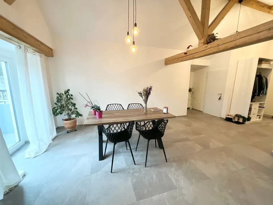 The charm of exposed beams - Spacious 3-room apartment
