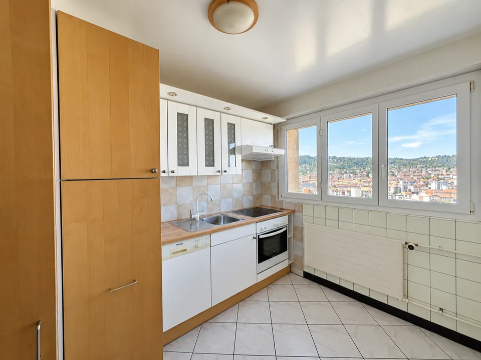 Lumineux appartement de 3.5 pièces avec belle vue dégagée – photo 2 sur 6