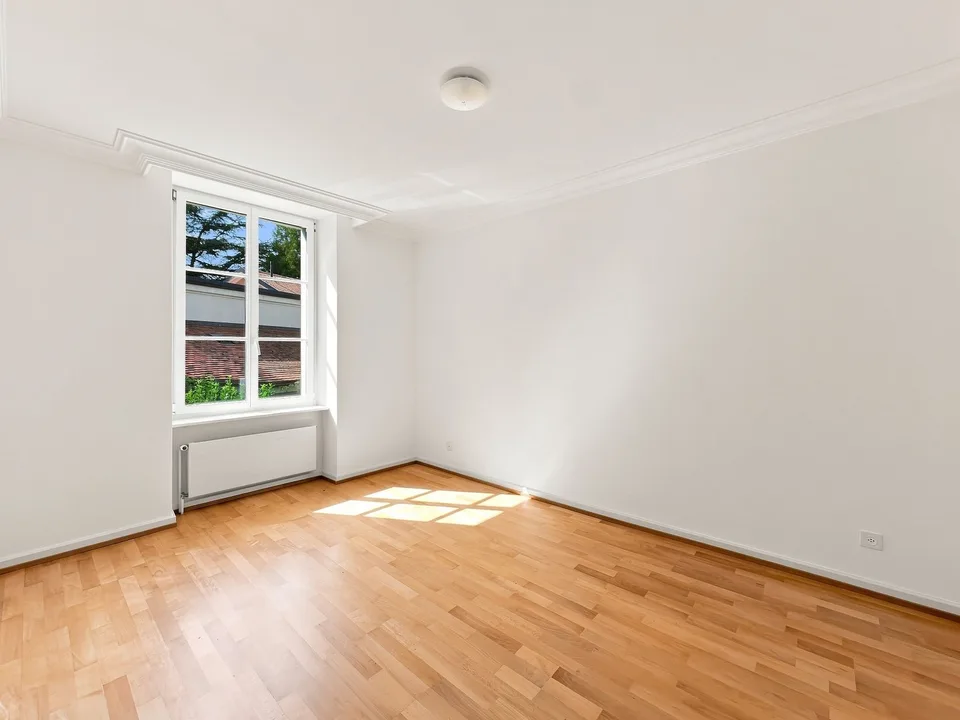 Geräumige 6.5-Zimmer-Wohnung mit Charme und Charakter in Chambésy