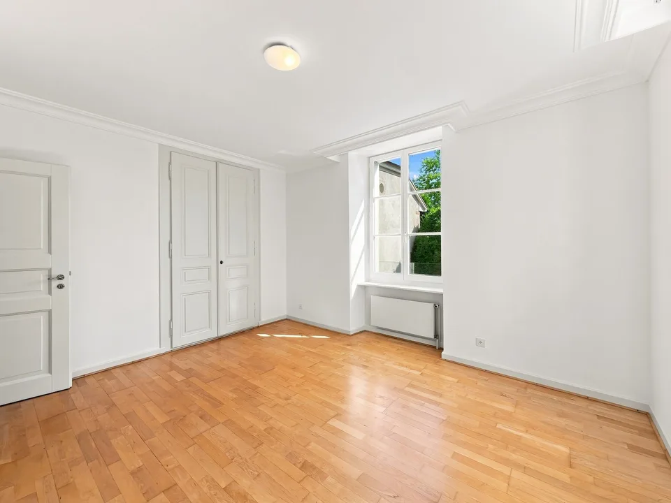 Geräumige 6.5-Zimmer-Wohnung mit Charme und Charakter in Chambésy