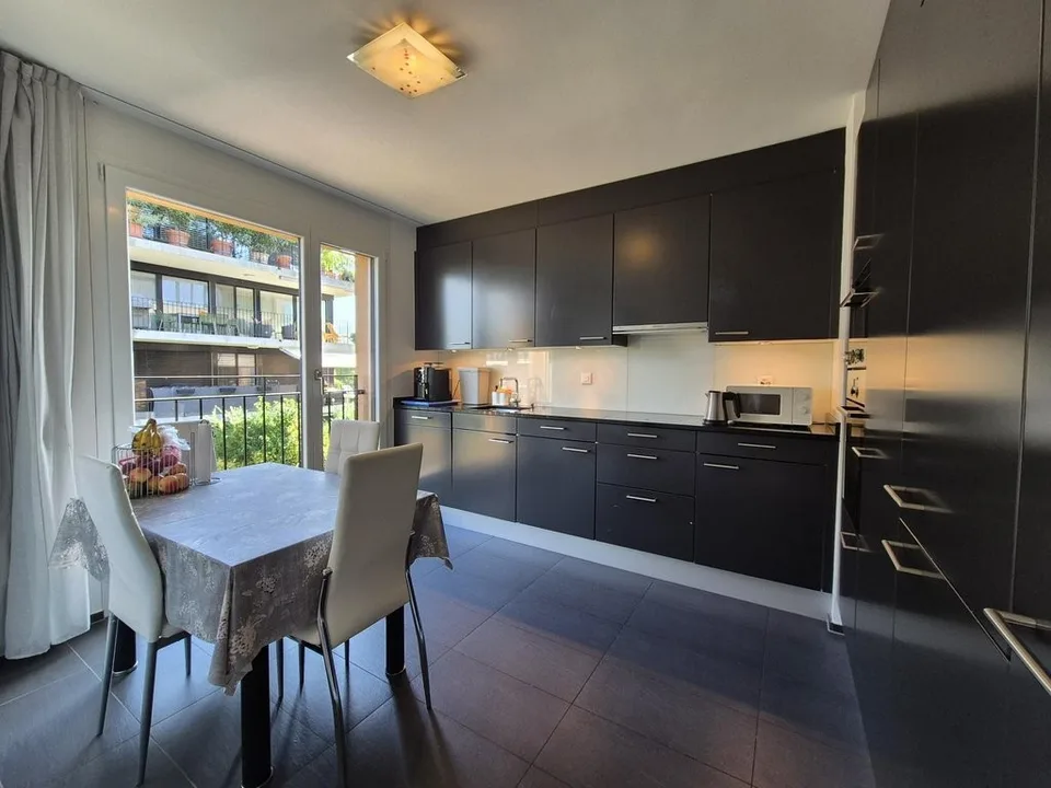 Spacious 4.5-room maisonette apartment in Allschwil – photo 9 of 10