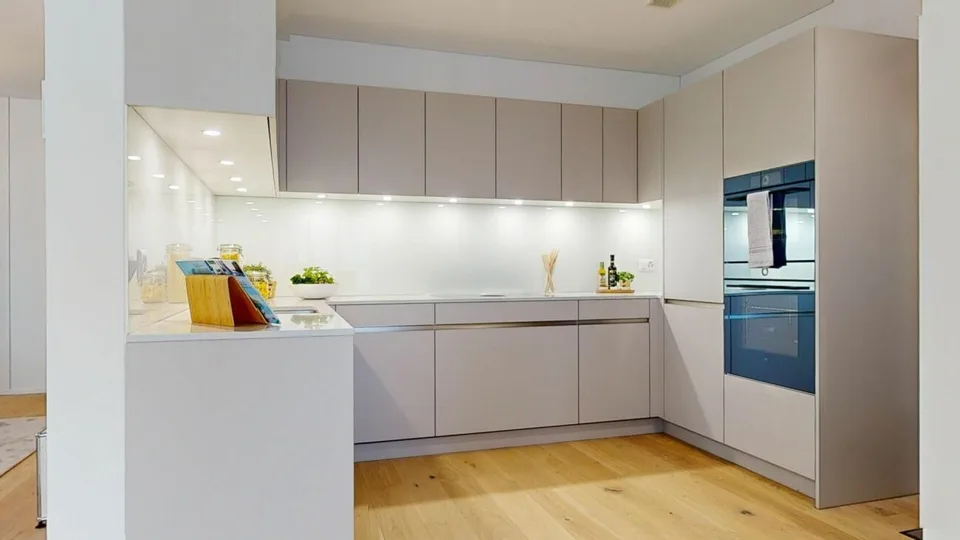 LUXURIÖSE 2,5 ZI-WOHNUNG IM 3. OG MIT 2 LOGGIAS IN BINNINGEN