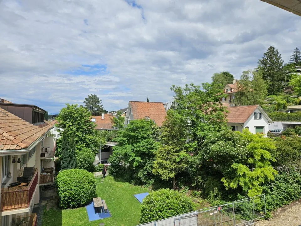 LUXURIÖSE 2,5 ZI-WOHNUNG IM 3. OG MIT 2 LOGGIAS IN BINNINGEN