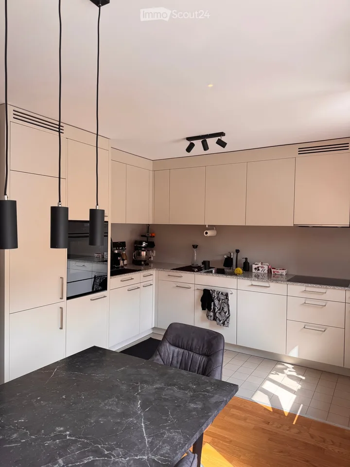 Helle 4.5-Zimmer-Genossenschaftswohnung mit Balkon in Bassersdorf – ab Oktober 2026 verfügbar