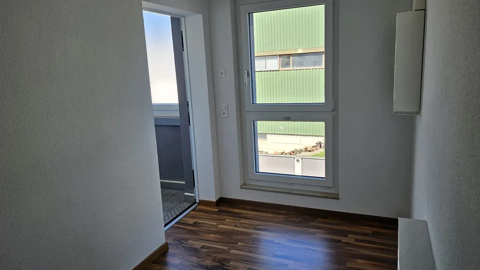 Ufficio luminoso di 3,5 locali al 1° piano a Zuzwil – disponibile immediatamente – foto 6 di 17