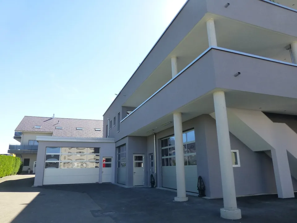 Ufficio luminoso di 3,5 locali al 1° piano a Zuzwil – disponibile immediatamente – foto 2 di 17