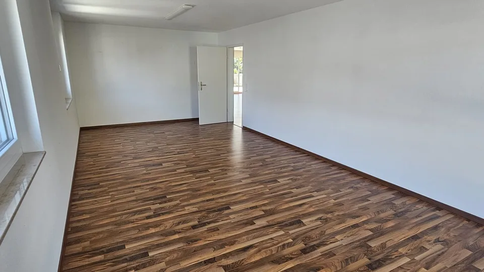 Ufficio luminoso di 3,5 locali al 1° piano a Zuzwil – disponibile immediatamente – foto 12 di 17