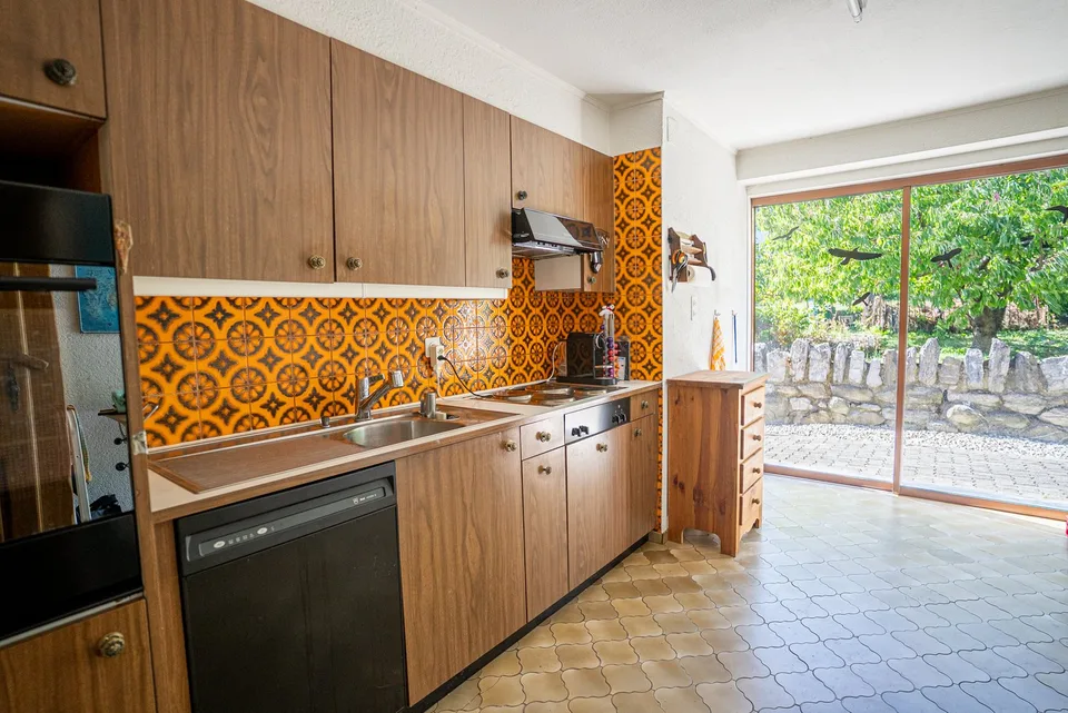 Character house with 2 apartments and large plot in Chamoson – photo 7 of 11