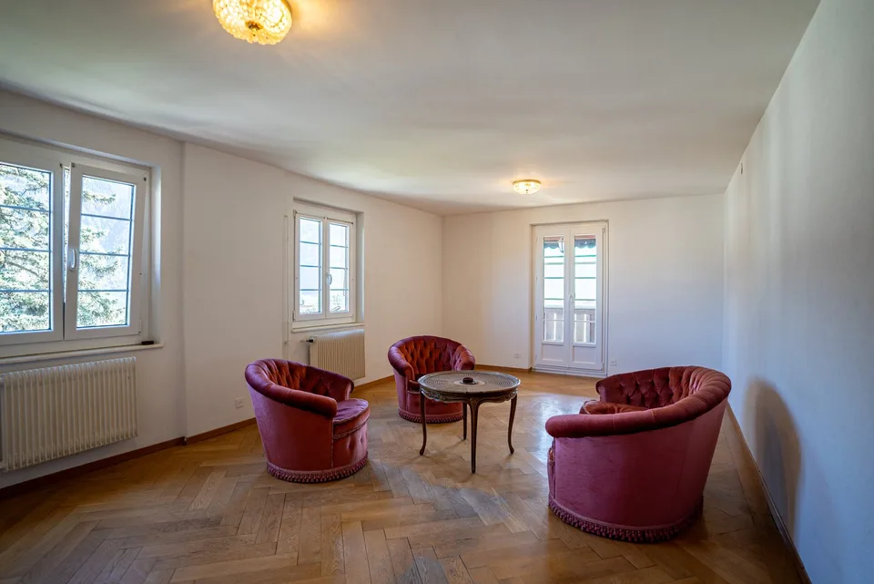 Character house with 2 apartments and large plot in Chamoson – photo 9 of 11
