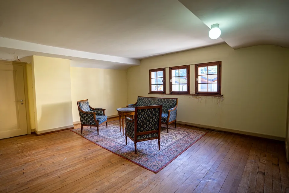 Character house with 2 apartments and large plot in Chamoson – photo 10 of 11