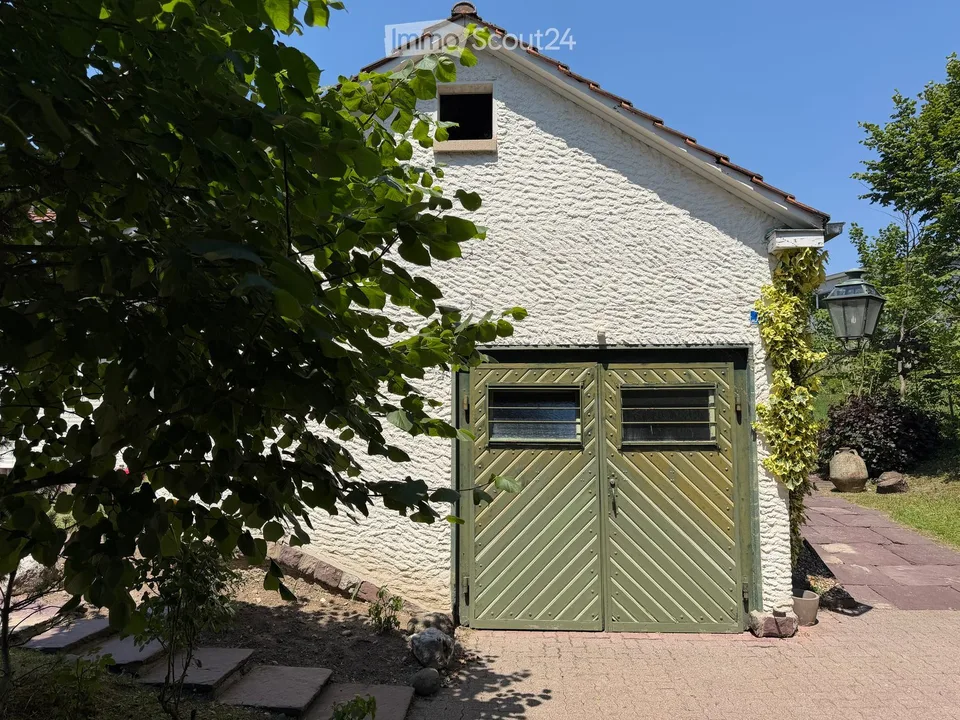 Grosszügige 7.5-Zimmer-Villa mit traumhaftem Garten in Küsnacht ZH