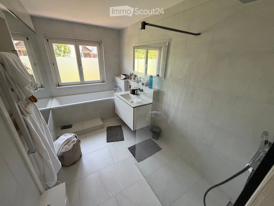 Grosszügige 7.5-Zimmer-Villa mit traumhaftem Garten in Küsnacht ZH