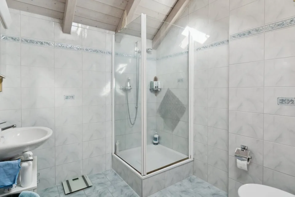 Prächtiges Dachgeschoß-Duplex mit 6.5 Zimmern - Eleganz der Raumvolumes – Foto 11 von 13