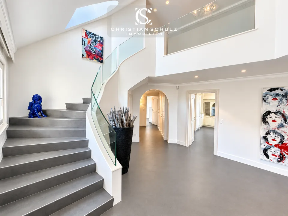 Exklusive 9-Zimmer-Maisonettewohnung mit traumhafter Seesicht, Spa und privatem Lift – photo 3 sur 21