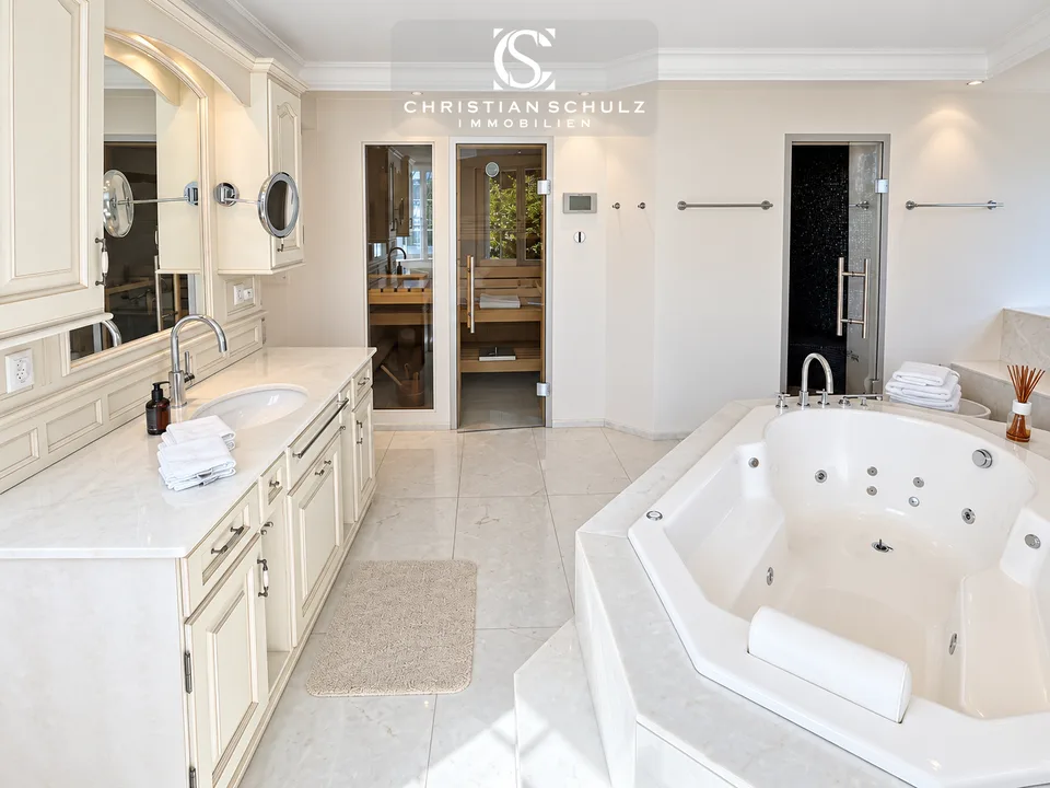 Exklusive 9-Zimmer-Maisonettewohnung mit traumhafter Seesicht, Spa und privatem Lift – photo 11 sur 21