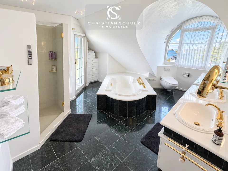 Exklusive 9-Zimmer-Maisonettewohnung mit traumhafter Seesicht, Spa und privatem Lift – photo 17 sur 21