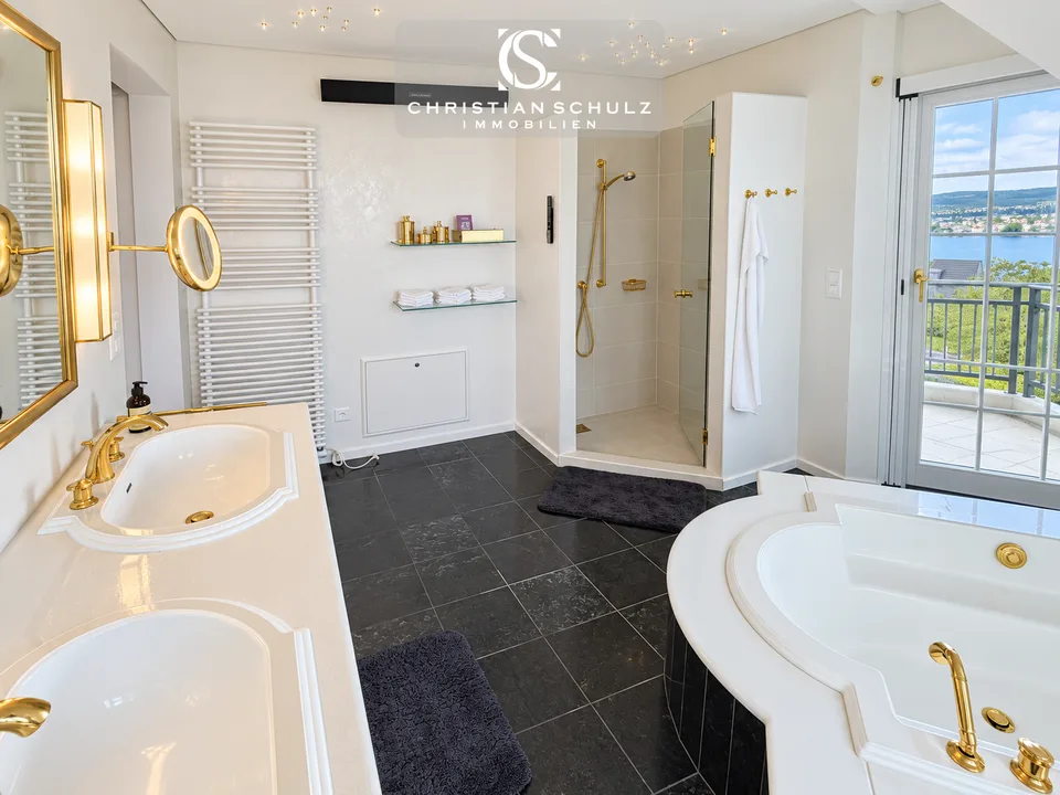 Exklusive 9-Zimmer-Maisonettewohnung mit traumhafter Seesicht, Spa und privatem Lift – photo 18 sur 21