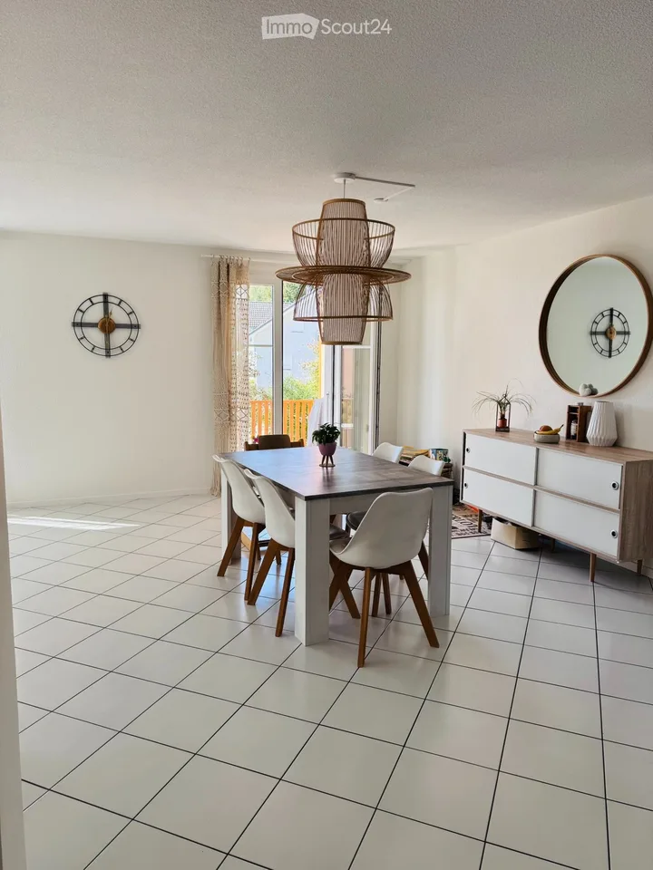 Wohnung mit 4.5 Zimmern, 120m2, hell mit Balkon