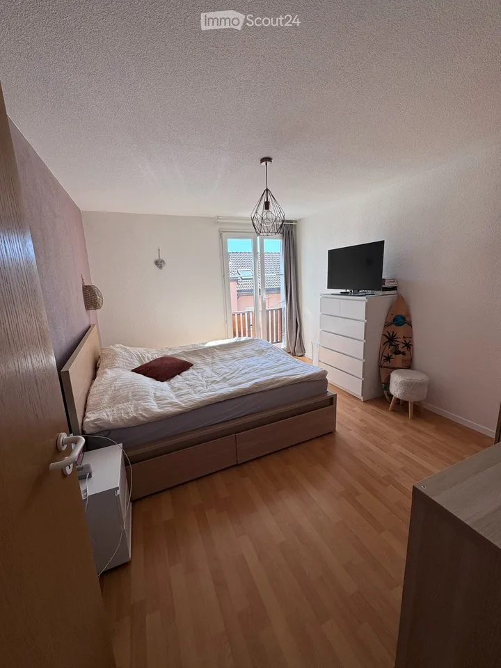 Wohnung mit 4.5 Zimmern, 120m2, hell mit Balkon