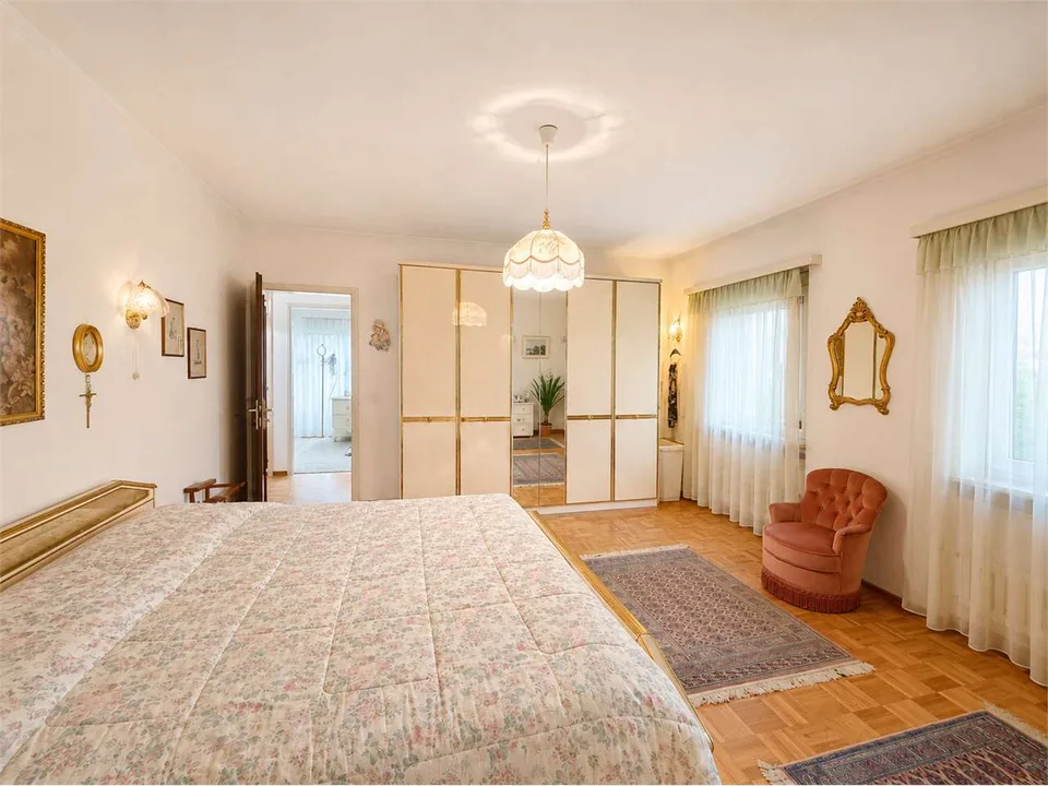 Einfamilienhaus mit Garten und Baupotenzial in Taverne – Foto 10 von 13