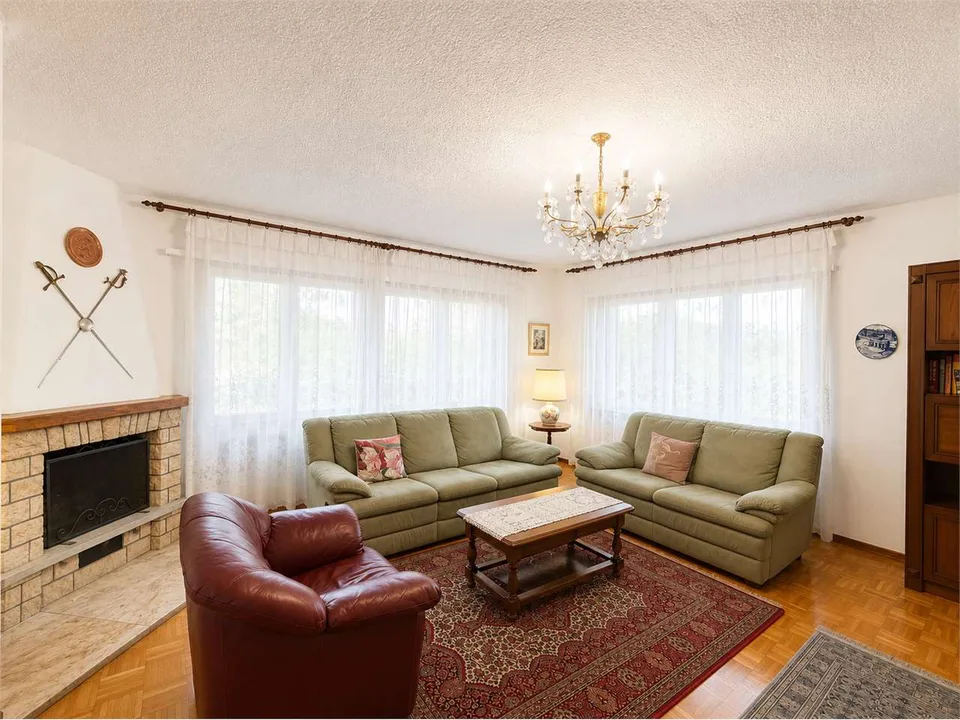Einfamilienhaus mit Garten und Baupotenzial in Taverne – Foto 7 von 13