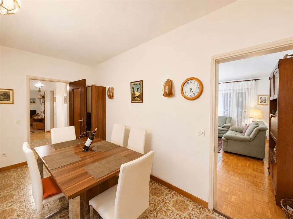 Einfamilienhaus mit Garten und Baupotenzial in Taverne – Foto 8 von 13