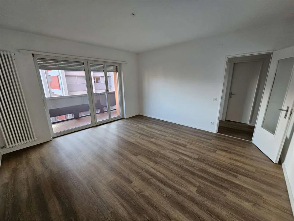 Chiasso, Miete grosszügige 3.5-Zimmer-Wohnung mit Balkon – Foto 2 von 10