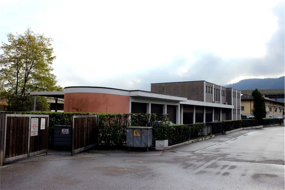 Balerna: Gewerbe-/Handelsobjekt mit Büroflächen – Foto 2 von 2
