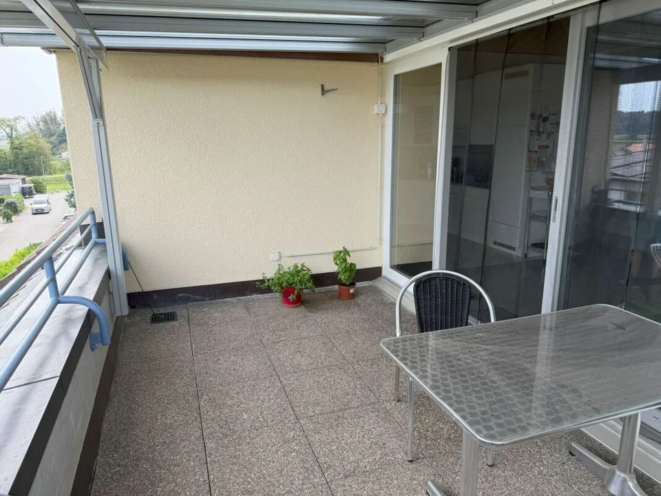 Appartamento mansardato di 5,5 locali con circa 140 m2 di superficie abitabile, più un balcone coperto e un piano sottotetto sviluppabile con finestra, soleggiato con una vista lontana attraente e una propria lavanderia e stireria – foto 9 di 21