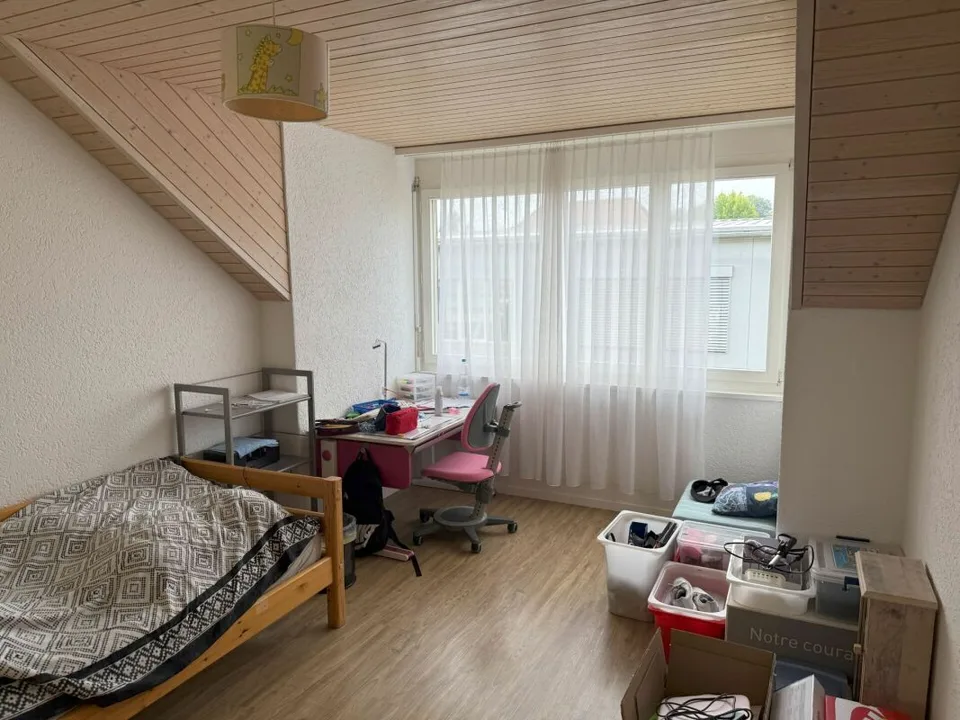 Appartamento mansardato di 5,5 locali con circa 140 m2 di superficie abitabile, più un balcone coperto e un piano sottotetto sviluppabile con finestra, soleggiato con una vista lontana attraente e una propria lavanderia e stireria – foto 14 di 21