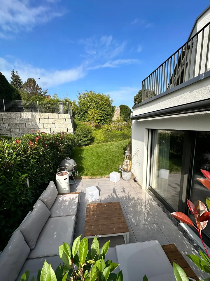 Appartamento moderno 4.5 locali con ampio giardino a Forch – certificato Minergie