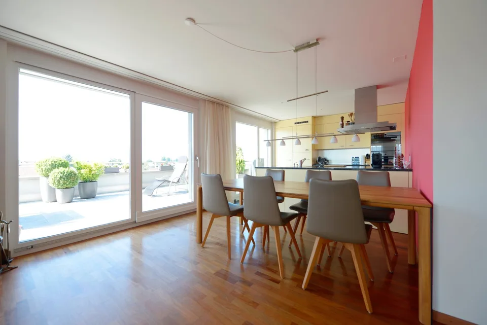 Appartamento attico da sogno di 4 1/2 locali con ascensore, terrazze e vista – foto 7 di 21
