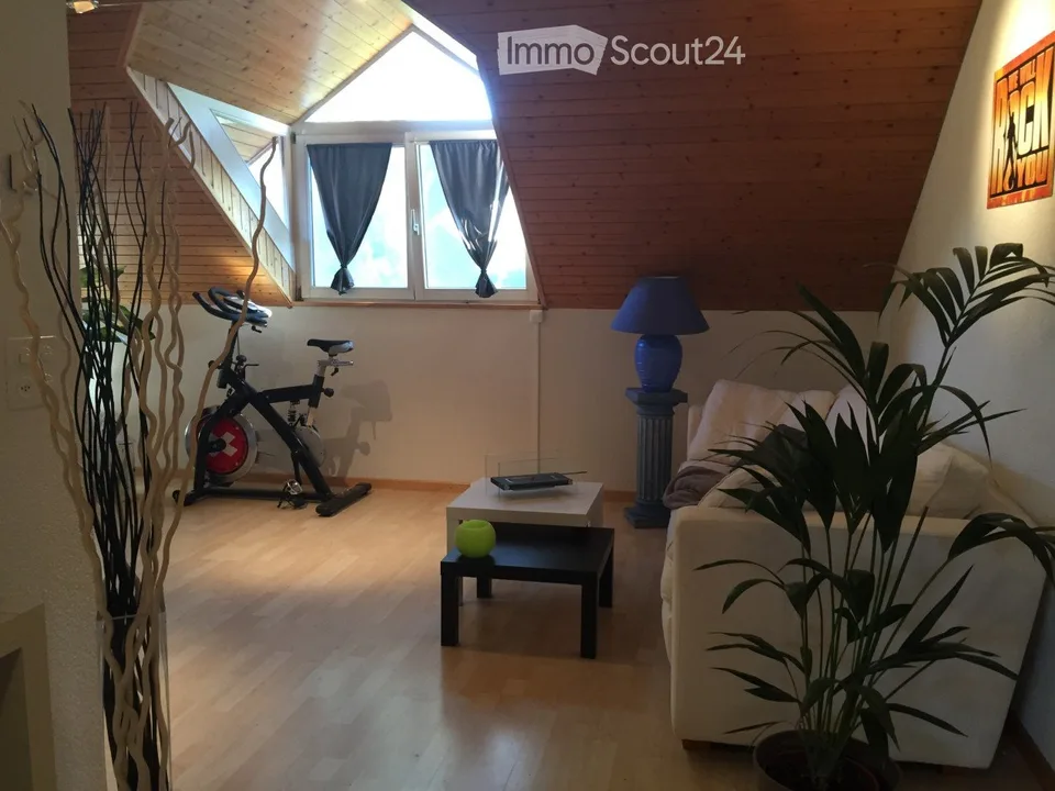 Neu renovierte 2.5-Zimmer-Dachwohnung in Arch – Foto 4 von 10