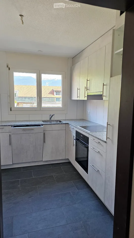 Neu renovierte 2.5-Zimmer-Dachwohnung in Arch – Foto 3 von 10