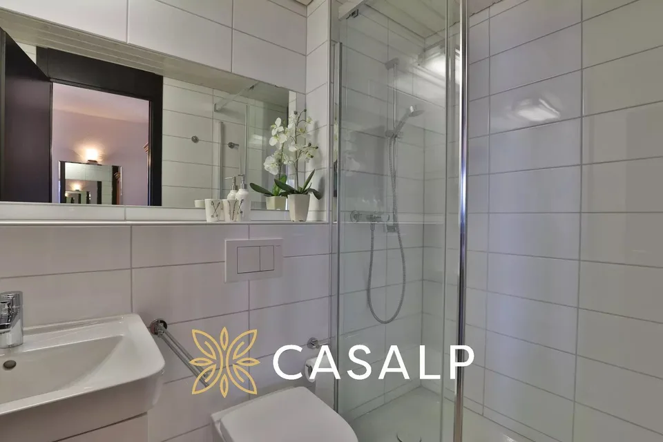 Appartement lumineux au 11e étage avec vue panoramique exceptionnelle à Aminona – photo 12 sur 26