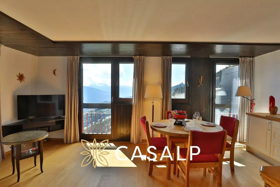 Appartement lumineux au 11e étage avec vue panoramique exceptionnelle à Aminona – photo 8 sur 26