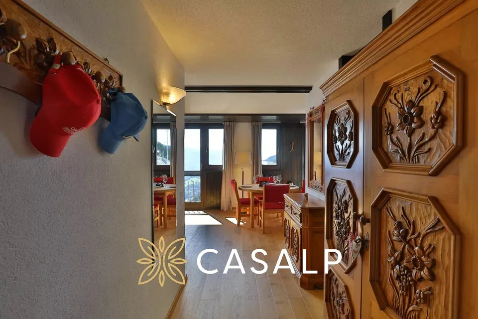 Appartement lumineux au 11e étage avec vue panoramique exceptionnelle à Aminona – photo 7 sur 26