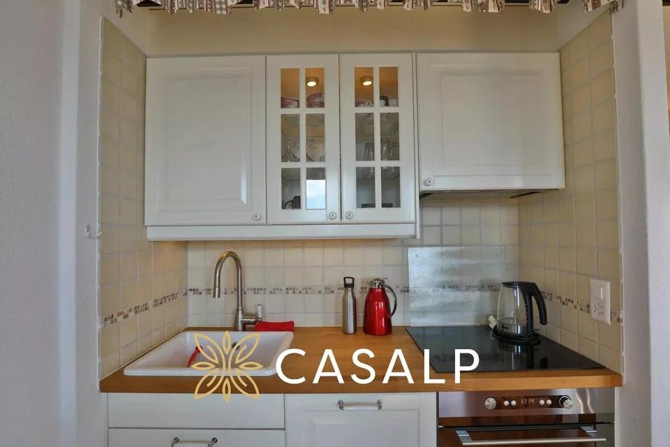 Appartement lumineux au 11e étage avec vue panoramique exceptionnelle à Aminona – photo 10 sur 26