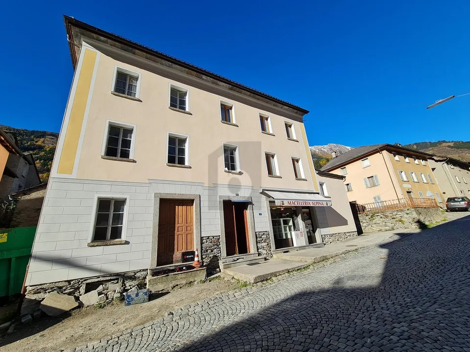 Im Zentrum von Mesocco – Foto 1 von 5