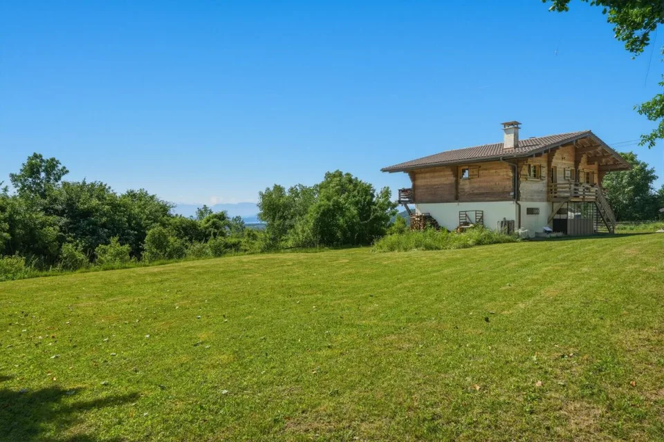 Chalet with Panoramic Views of Lake Geneva and the Alps – photo 12 of 16