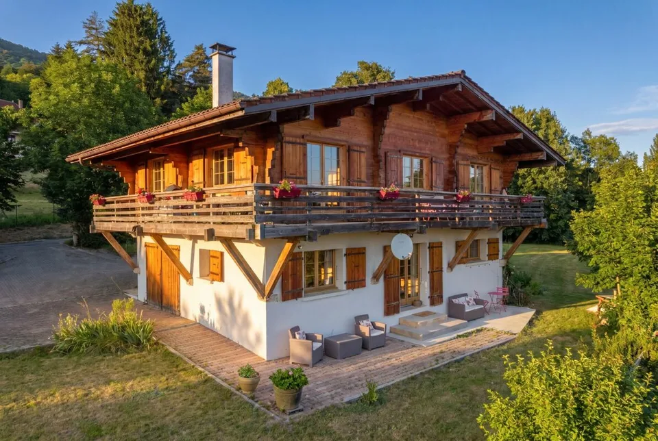 Chalet with Panoramic Views of Lake Geneva and the Alps – photo 10 of 16