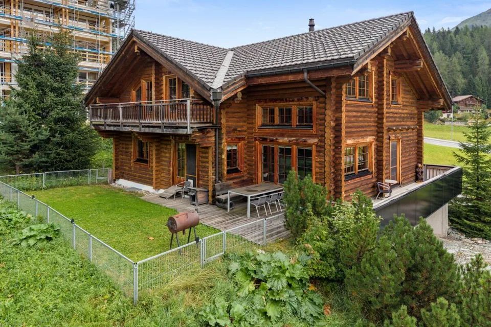 Casa in legno esclusiva con fascino alpino inconfondibile – foto 3 di 13