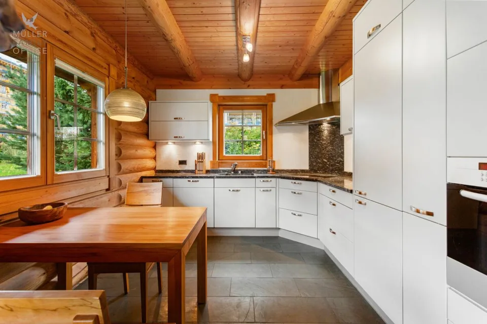 Casa in legno esclusiva con fascino alpino inconfondibile – foto 6 di 13