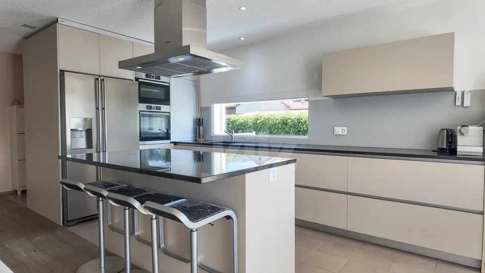 Schöne Villa in idealer Lage und sorgfältig gepflegt – Foto 3 von 13