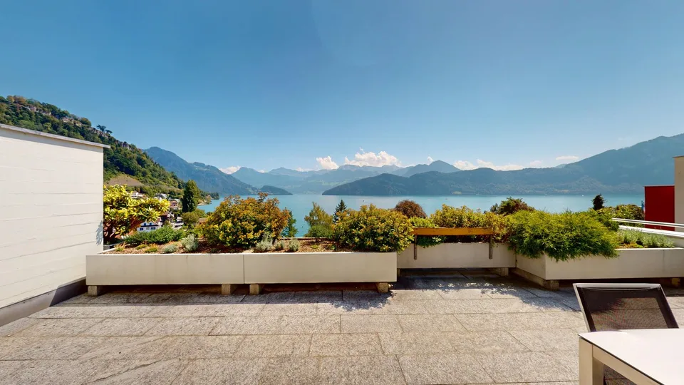 Vivre à Weggis avec accès privé au lac – appartement terrasse attractif sur le lac des Quatre-Cantons – photo 2 sur 12