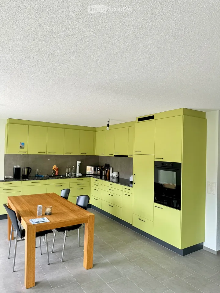 Room in shared apartment (2-person shared apartment) in bright, modern apartment (near Spiez)