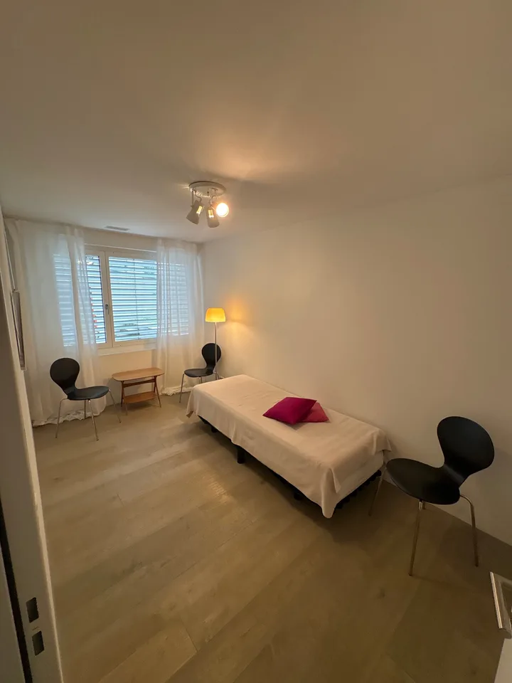 Möblierte 2.5-Zimmer-Wohnung mit Aussicht auf Zürichsee im Kreis 7 – Foto 19 von 21