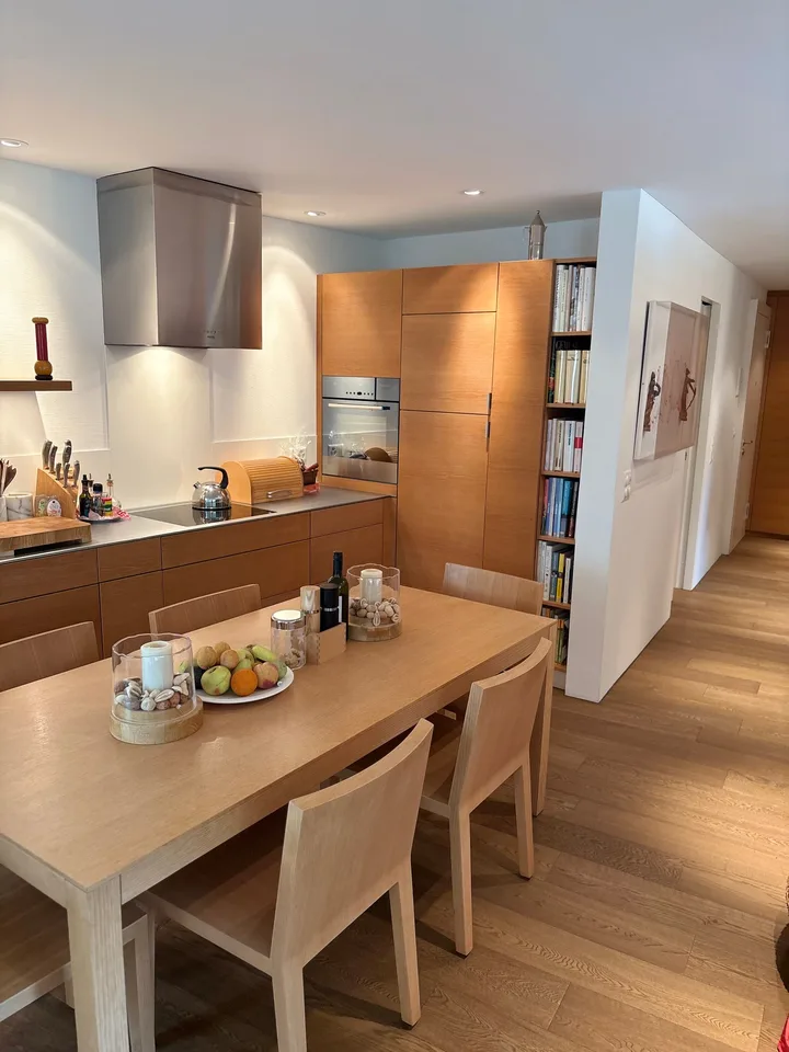 Möblierte 2.5-Zimmer-Wohnung mit Aussicht auf Zürichsee im Kreis 7 – Foto 4 von 21