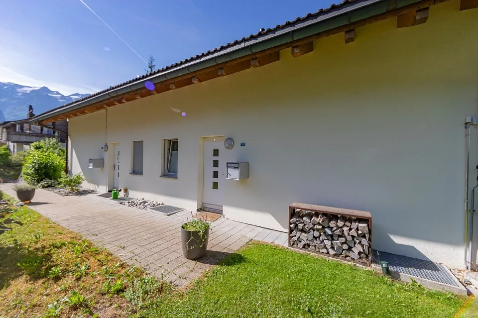 Casa a schiera di prima classe in una posizione attraente a Engelberg – foto 2 di 13