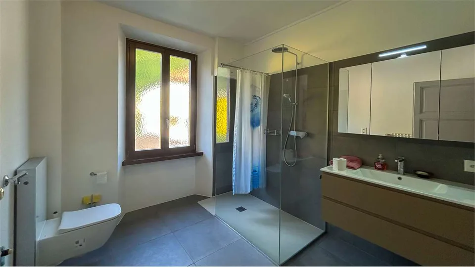 Villa storica indipendente con ampio giardino e terreno edificabile – foto 7 di 13
